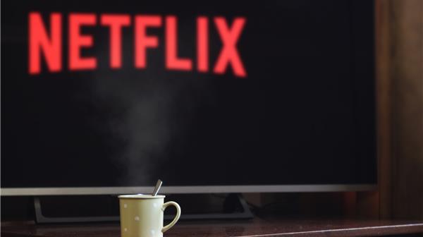 Die Lex Netflix spaltet die Schweiz gleich doppelt - La Lex Netflix divise doublement la Suisse